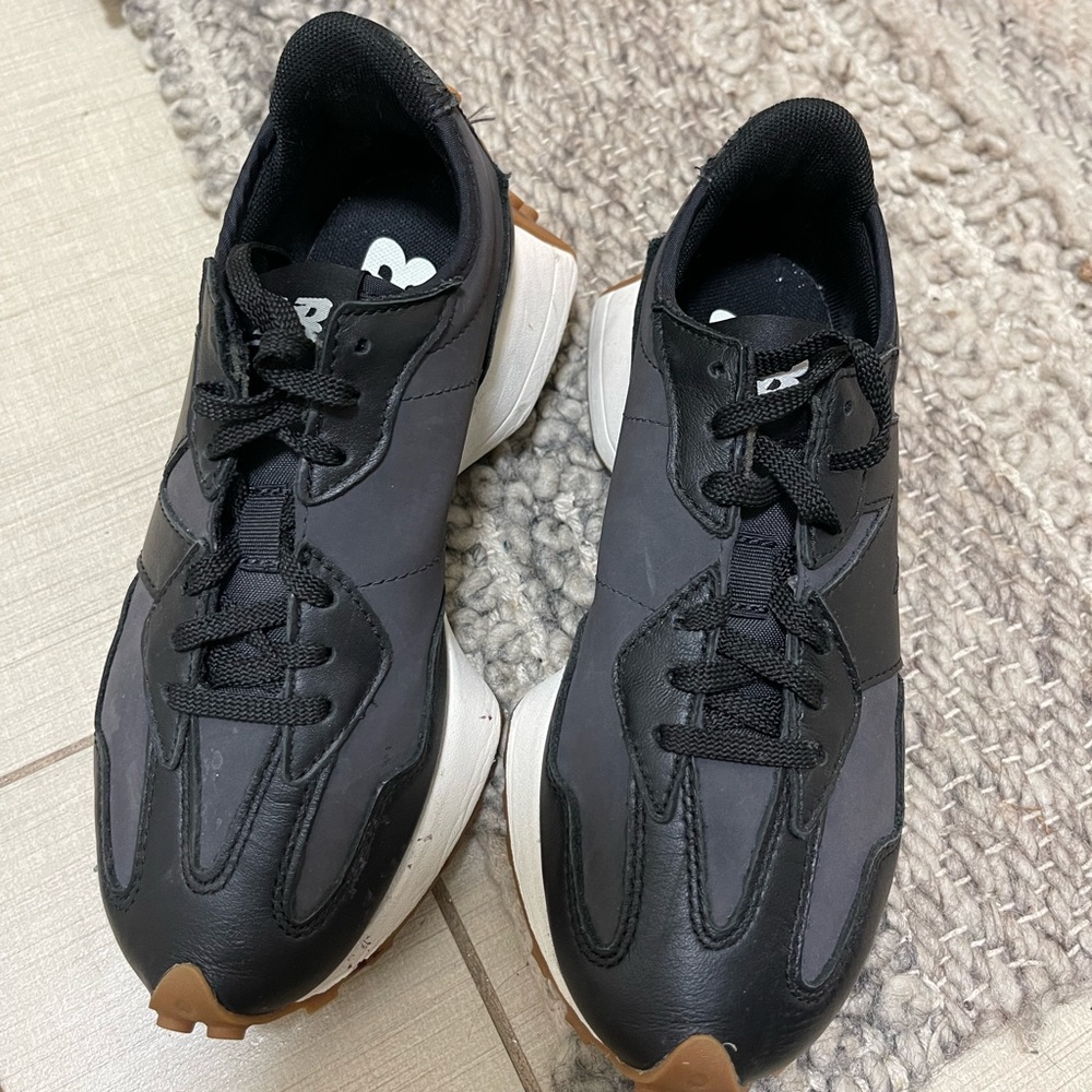 Black/ white New Balance Sneakers